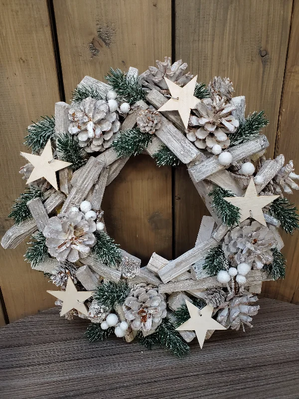 Star & Pinecone White Wreath